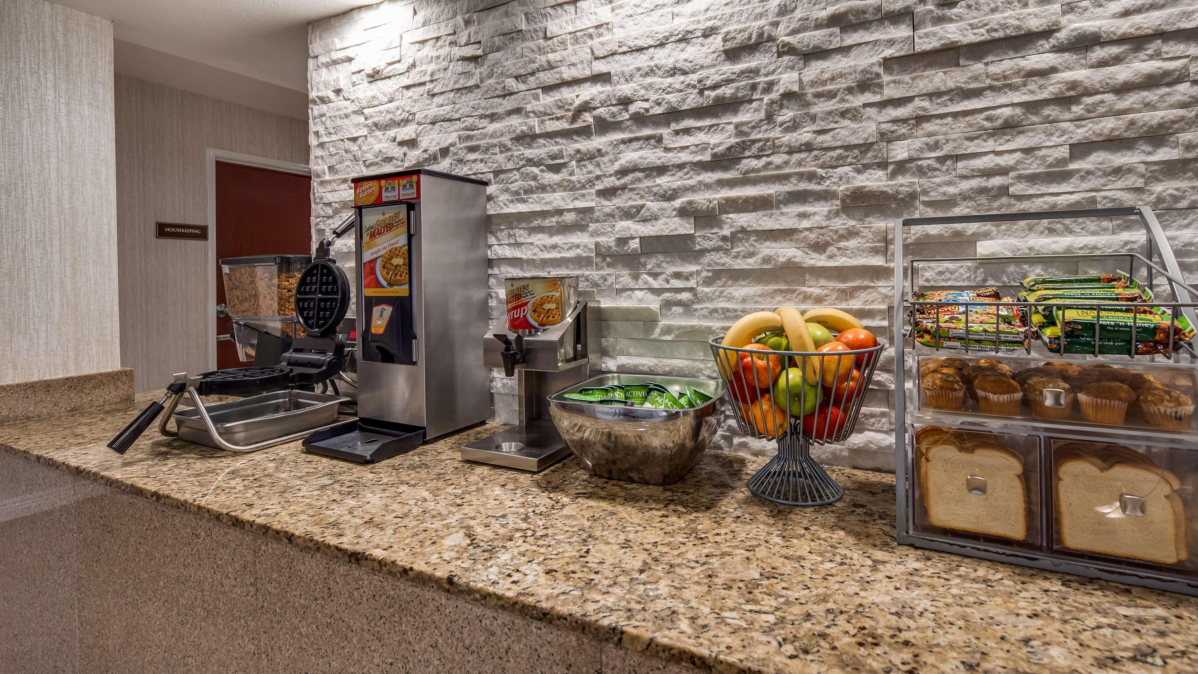 Surestay Hotel By Best Western Alexandria Airport Bagian luar foto